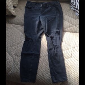 🔥 Black Torrid distressed jeans